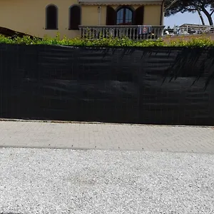 Completamente Rinnovato, Con Giardino, A 100 Mt Dal Mare Marina di Massa